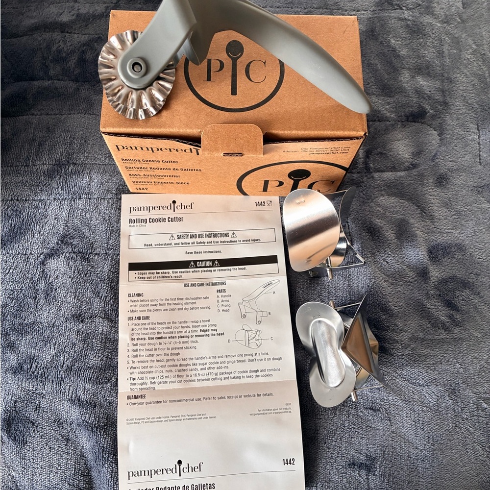 New in box- Pampered Chef Rolling Cookie Cutter